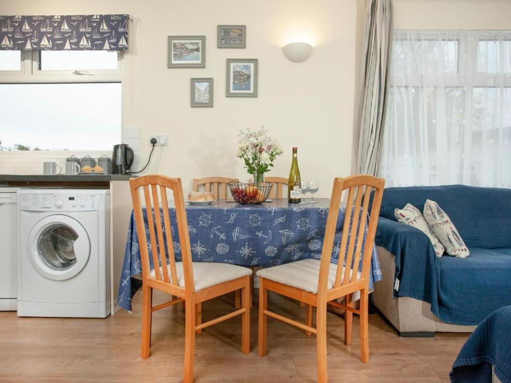 Sunnydaze-Detached Chalet With 2 Bedrooms And 2 Bathrooms And Private Parking Outside Door Dartmouth Buitenkant foto