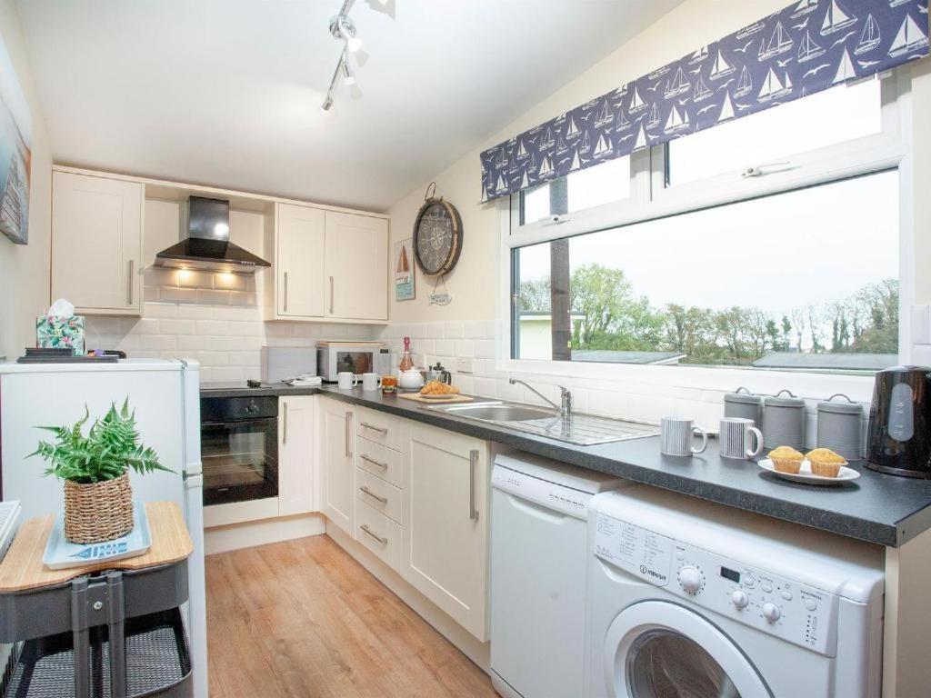 Sunnydaze-Detached Chalet With 2 Bedrooms And 2 Bathrooms And Private Parking Outside Door Dartmouth Buitenkant foto